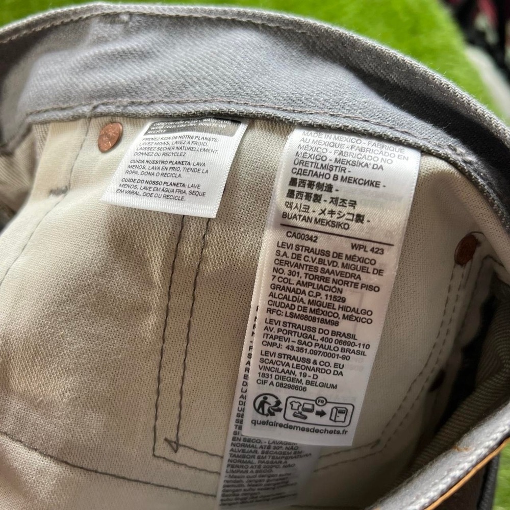 Levi's 501 Men's Jeans 40x30 Grey Denim Straight Leg Classic Vintage Raw Feel OG - Picture 6 of 6